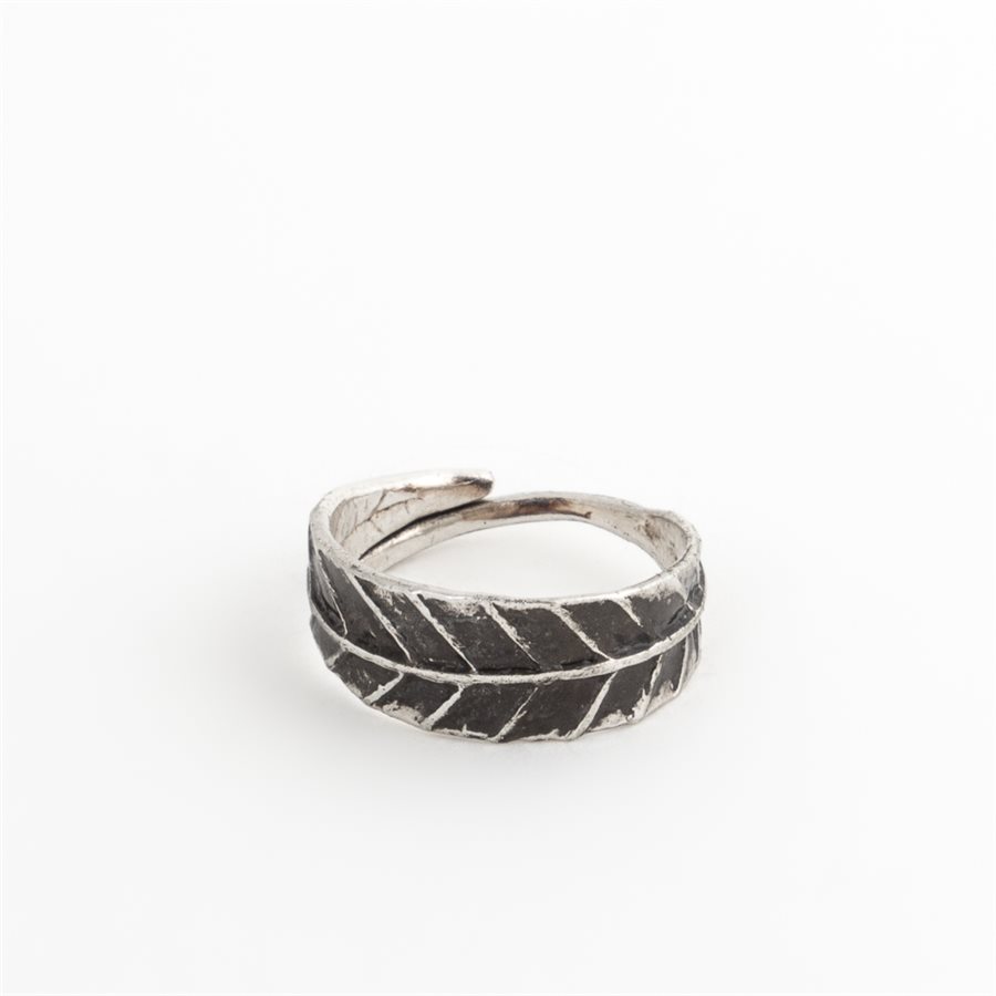 Silver elm leaf ring