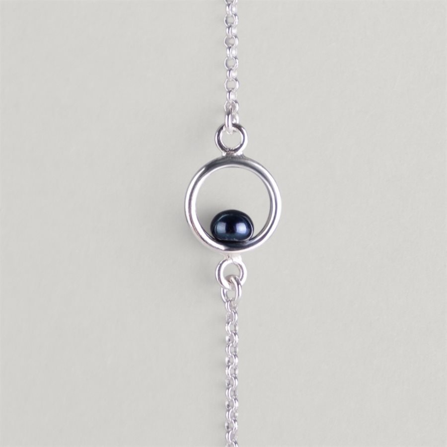 Circle and Freshwater Pearl Bracelet – black pearl – M / L