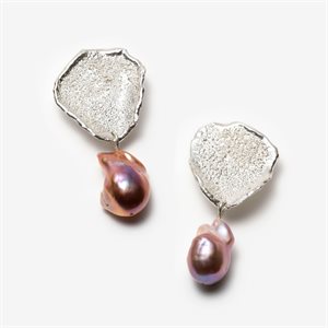 Fauve earring in silver with pink pearls