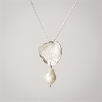 Fauve pendant in silver with white pearl