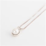 Silver pendant with freshwater pearl 