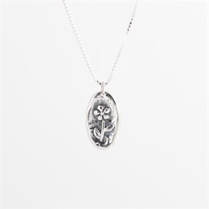 Silver pendant, hammered oval flower model