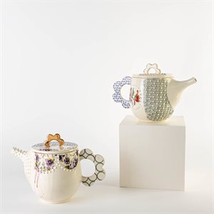 Ceramic teapot adorned with decals, screen printing and real gold