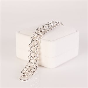 Bracelet chaîne, modèle triples mailles