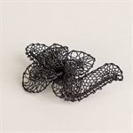Broche en dentelle, modèle petite fleur noire