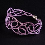 Bracelet en dentelle, modèle entrelacs lilas