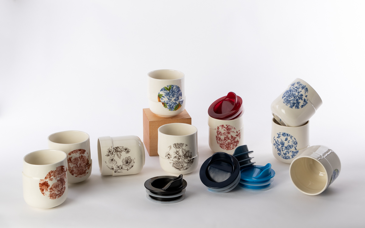 Vu des modèles de gobelet fait à la main en céramique disponibles dans la collection Glitch